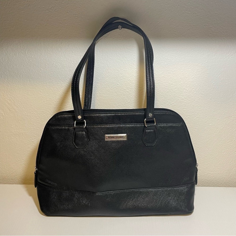 Kenneth Cole Reaction Black Zipper Purse